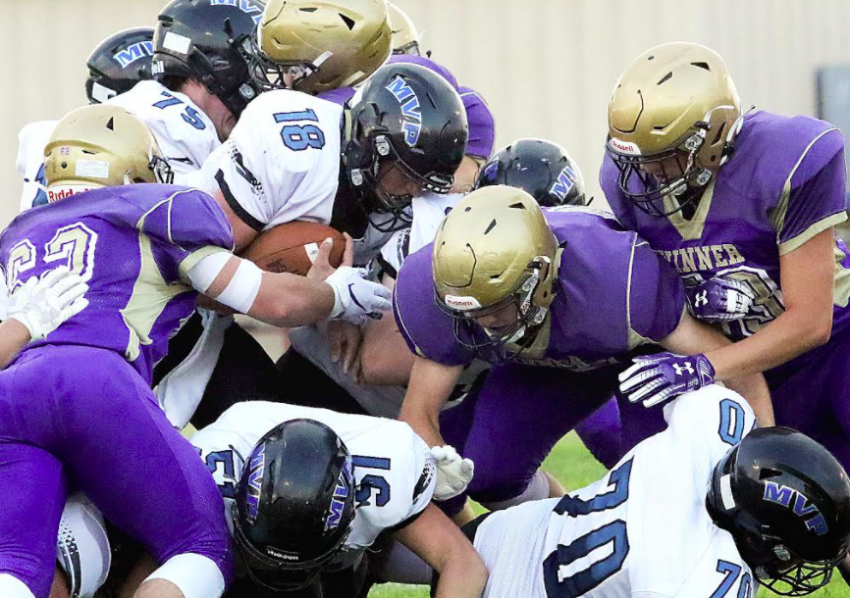 High school football roundup - Warriors win slugfest over Titans